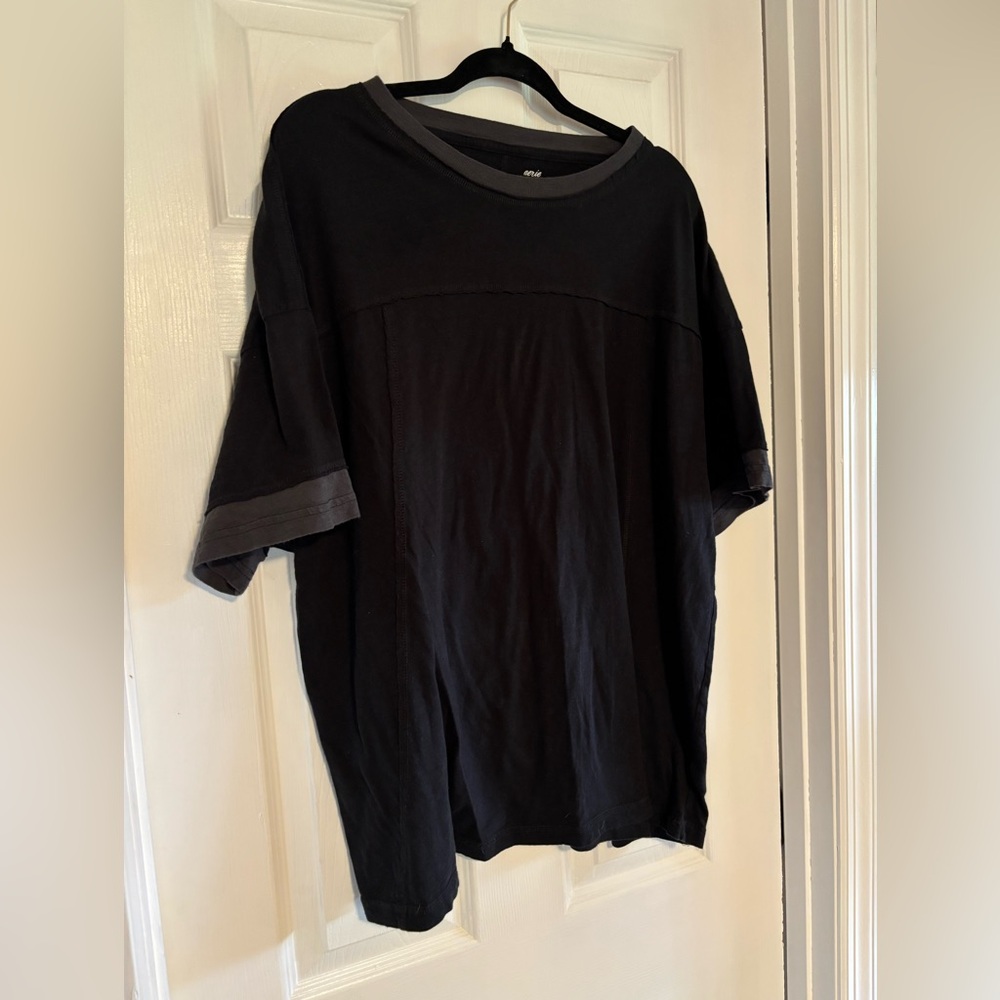 Aerie oversized women’s tee. Black with Gray trim features